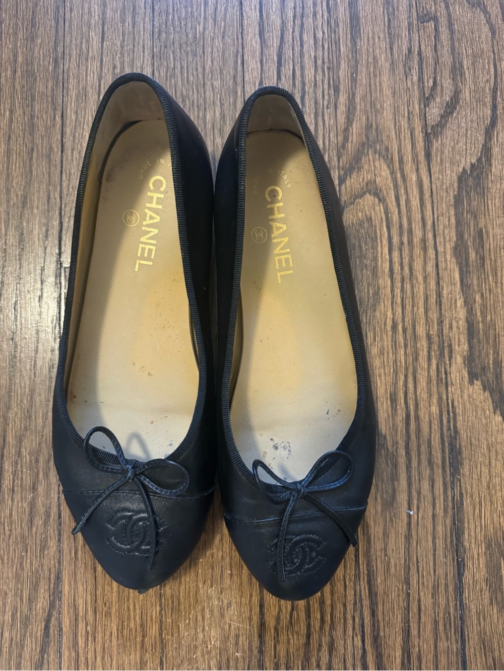 CHANEL Black Leather Ballet Flats with CC Turnlock Bow
